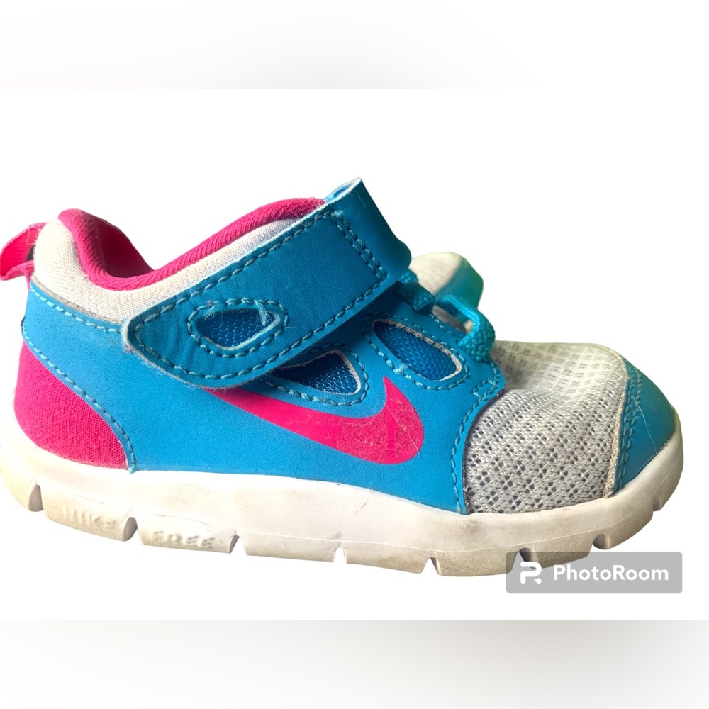 Nike Free Toddler Girls Sneakers – Size 6C